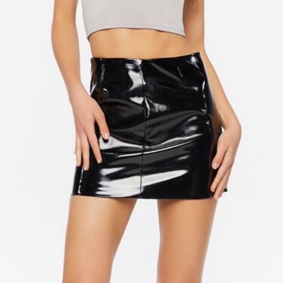 NWT Forever 21 Faux Black Patent Leather Miniskirt - Picture 2 of 7